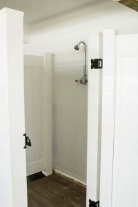 14_Dewey-II_Outdoor-Shower
