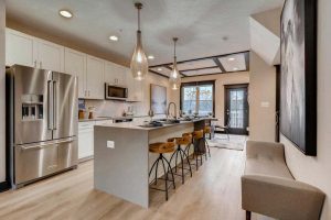 200-E-Pennsylvania-street-large-009-5-Kitchen-1500x1000-72dpi