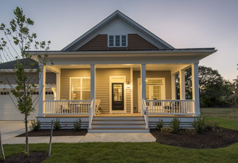 Exterior front view of the Oakwood floor plan home.