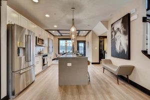 200 E Pennsylvania street-large-008-10-Kitchen-1500x1000-72dpi