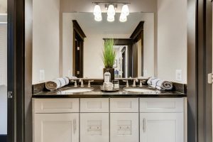 200 E Pennsylvania street-large-016-26-2nd Floor Master Bathroom-1500x1000-72dpi