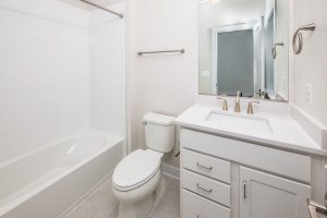 EC14 28 Windward II Web Bathroom 2