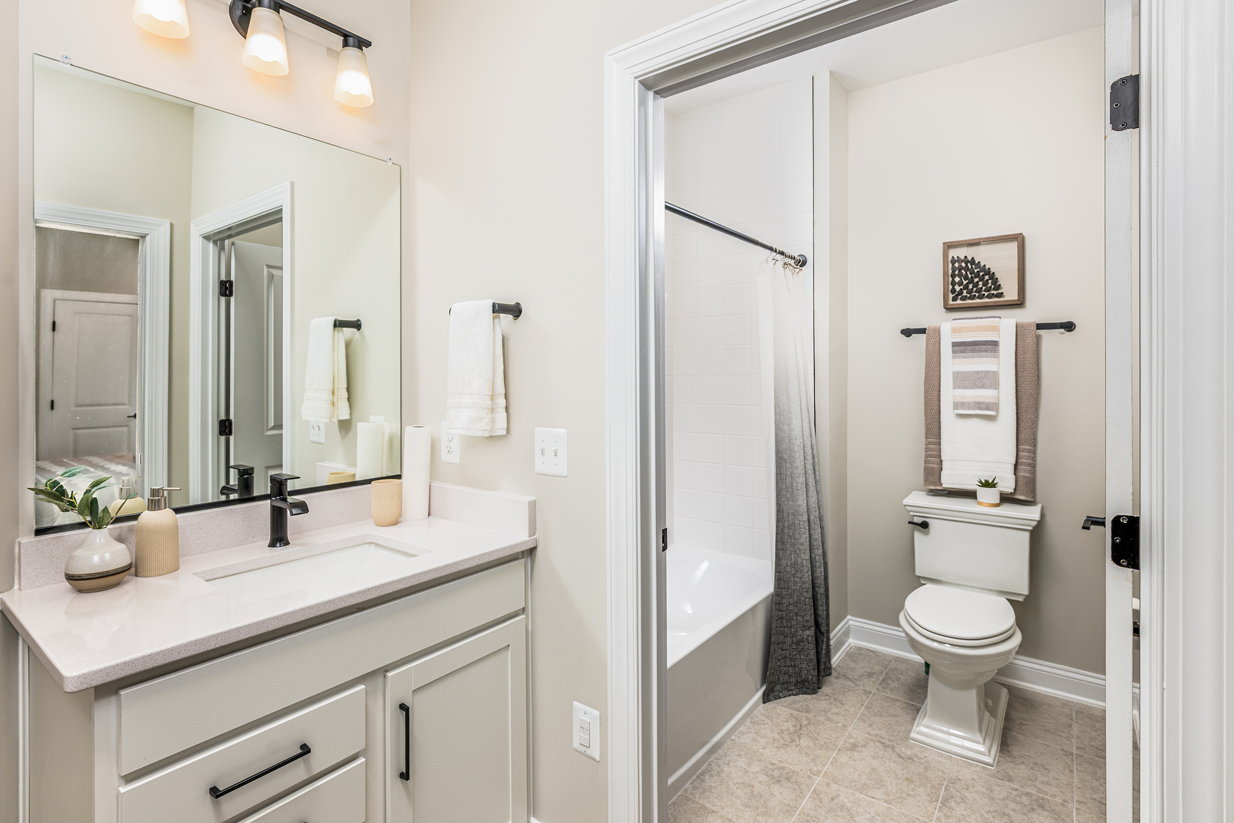 RKID 46 web two 1st Fl Bathroom