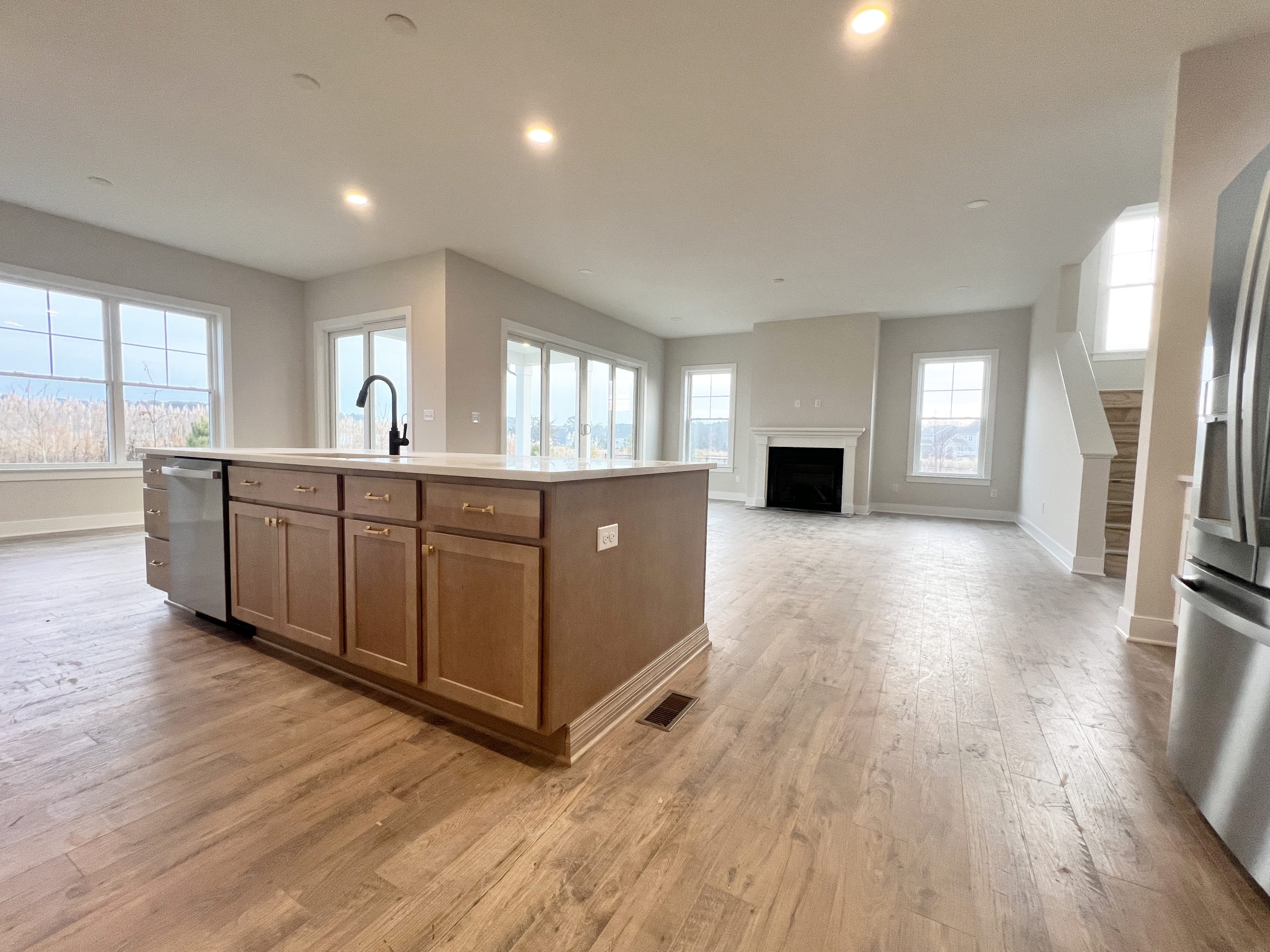 Kitchen into Livingroom
